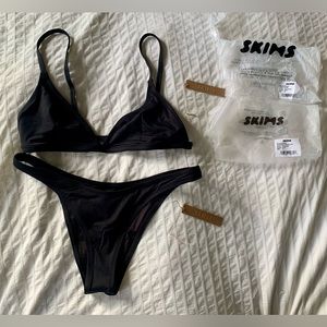 SKIMS black bikini - brand new size M